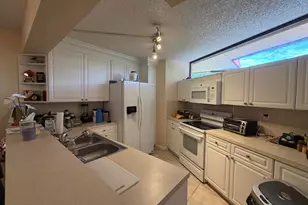 8273 Severn Dr, Boca Raton, FL 33433 - Photo 5