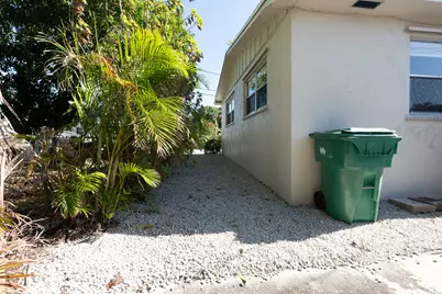 2401 Avenue Q, West Palm Beach, FL 33404 - Photo 15