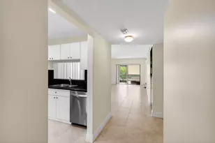 351 Club Cir, Boca Raton, FL 33487 - Photo 15