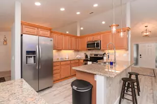 2411 NE Pinecrest Lakes Blvd, Jensen Beach, FL 34957 - Photo 9