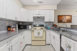 2550 SW 18th Terrace, Fort Lauderdale, FL 33315 - Photo 9