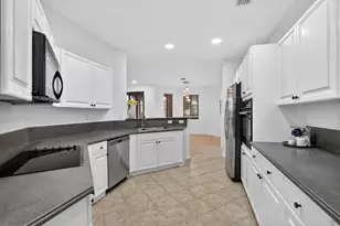 2883 Kinsington Cir, Weston, FL 33332 - Photo 23