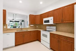 10773 Royal Caribbean Cir, Boynton Beach, FL 33437 - Photo 3