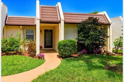 175 Lake Susan Lane, West Palm Beach, FL 33411 - Photo 1