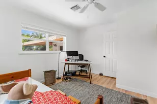 1420 NE 42nd Ct, Oakland Park, FL 33334 - Photo 23