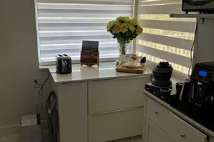 10422 NW 24th Pl, Sunrise, FL 33322 - Photo 9