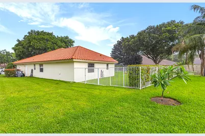 7607 Monclair Court, Lake Worth, FL 33467 - Photo 19