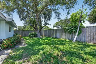 807 SW 3rd St, Boca Raton, FL 33486 - Photo 45