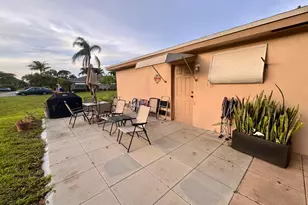 1252 Club Dr W, Delray Beach, FL 33445 - Photo 19