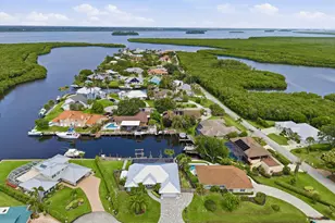 117 Queen Elizabeth Ct, Hutchinson Island, FL 34949 - Photo 17