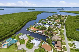 117 Queen Elizabeth Ct, Hutchinson Island, FL 34949 - Photo 19