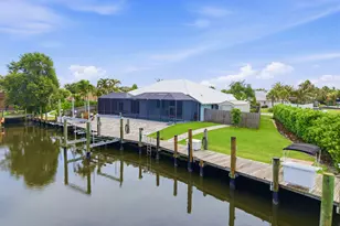 117 Queen Elizabeth Ct, Hutchinson Island, FL 34949 - Photo 15