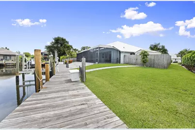 117 Queen Elizabeth Court, Hutchinson Island, FL 34949 - Photo 7