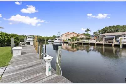 117 Queen Elizabeth Court, Hutchinson Island, FL 34949 - Photo 11