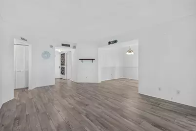 3524 Via Poinciana #Apt 104, Lake Worth, FL 33467 - Photo 5