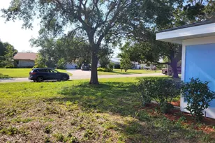 702 SW Belmont Cir, Port Saint Lucie, FL 34953 - Photo 3
