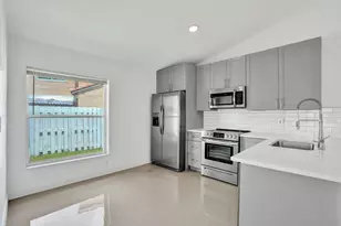 17866 SW 10th Ln, Pembroke Pines, FL 33029 - Photo 7
