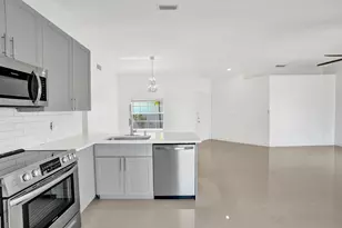 17866 SW 10th Ln, Pembroke Pines, FL 33029 - Photo 5