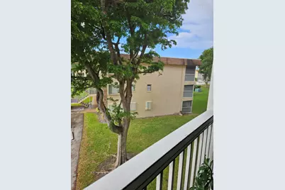 300 Village Green Circle S #302, Palm Springs, FL 33461 - Photo 11