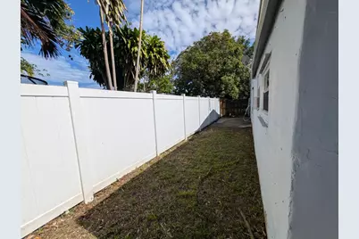 621 NE 56th Street, Oakland Park, FL 33334 - Photo 5