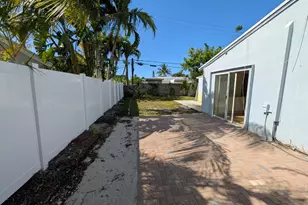 621 NE 56th St, Oakland Park, FL 33334 - Photo 15