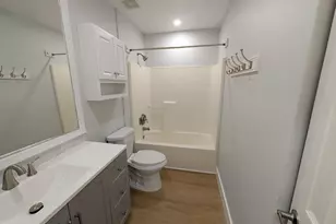 621 NE 56th St, Oakland Park, FL 33334 - Photo 17