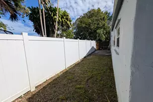 621 NE 56th St, Oakland Park, FL 33334 - Photo 5