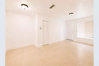 990 NW 1st Street #Apt 1, Miami, FL 33128 - Photo 3