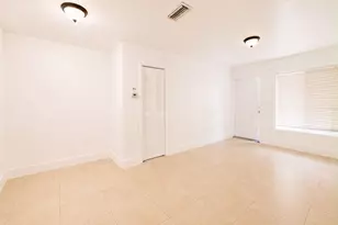 990 NW 1st St, Miami, FL 33128 - Photo 3