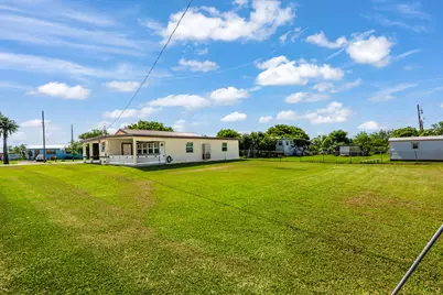410 SE 4th Avenue, South Bay, FL 33493 - Photo 19
