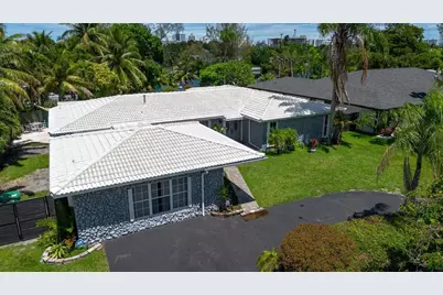 19885 NE 22nd Avenue, Miami, FL 33180 - Photo 1