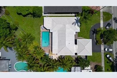 19885 NE 22nd Avenue, Miami, FL 33180 - Photo 3