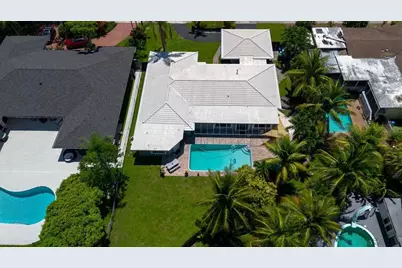 19885 NE 22nd Avenue, Miami, FL 33180 - Photo 3
