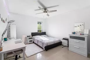 19885 NE 22nd Ave, Miami, FL 33180 - Photo 45