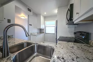 10332 Sunrise Lakes Blvd, Sunrise, FL 33322 - Photo 9