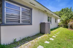 27 NE 18th St, Homestead, FL 33030 - Photo 19