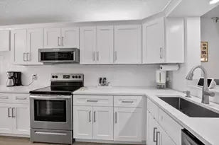 10187 Mangrove Dr, Boynton Beach, FL 33437 - Photo 15