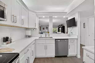10187 Mangrove Dr, Boynton Beach, FL 33437 - Photo 11