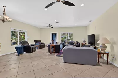 459 NE 1st Avenue, Deerfield Beach, FL 33441 - Photo 9