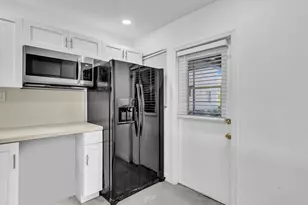 2451 SW 82nd Ave, Davie, FL 33324 - Photo 9