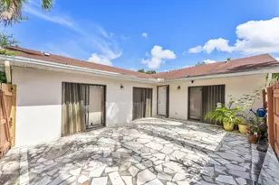 4353 Woodstock Dr, West Palm Beach, FL 33409 - Photo 7