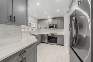 908 Hibiscus Dr, Royal Palm Beach, FL 33411 - Photo 9