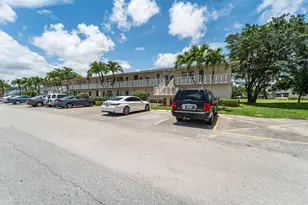170 Kent J, West Palm Beach, FL 33417 - Photo 3