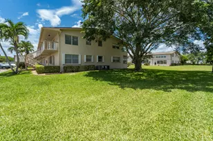 170 Kent J, West Palm Beach, FL 33417 - Photo 3
