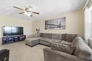 170 Kent J, West Palm Beach, FL 33417 - Photo 9