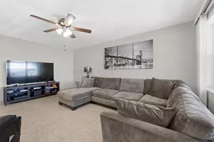 170 Kent J, West Palm Beach, FL 33417 - Photo 9