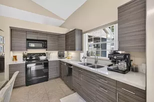 33 Selby Ln, Palm Beach Gardens, FL 33418 - Photo 23