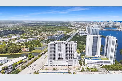 16375 Biscayne Boulevard, North Miami Beach, FL 33160 - Photo 5