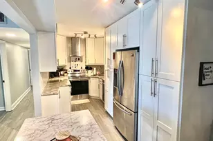 1104 Green Pine Blvd, West Palm Beach, FL 33409 - Photo 3