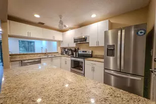 2011 E Discovery Cir E, Deerfield Beach, FL 33442 - Photo 9